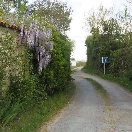 Des Km A La Ronde Bed & Breakfast La Ronde  Bagian luar foto